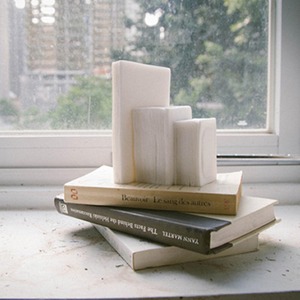 CHU,AN Design, 閱讀-書本造型立體石雕書擋