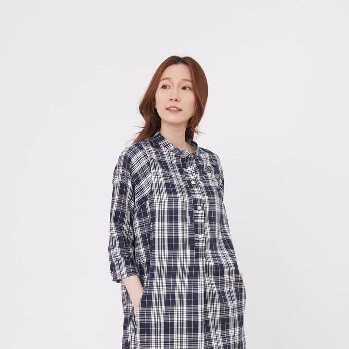 好我 so that′s me|Katy亨利領細格長版襯衫洋裝/深藍格紋 Free Size