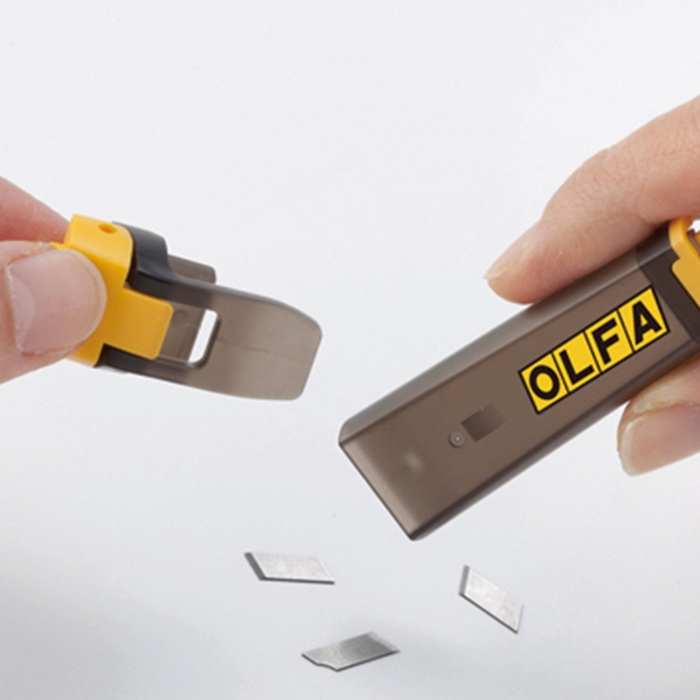 日本OLFA|優良設計獎標準型美工刀含折刃收納盒 (自動鎖定刀片9mm;DA-1)