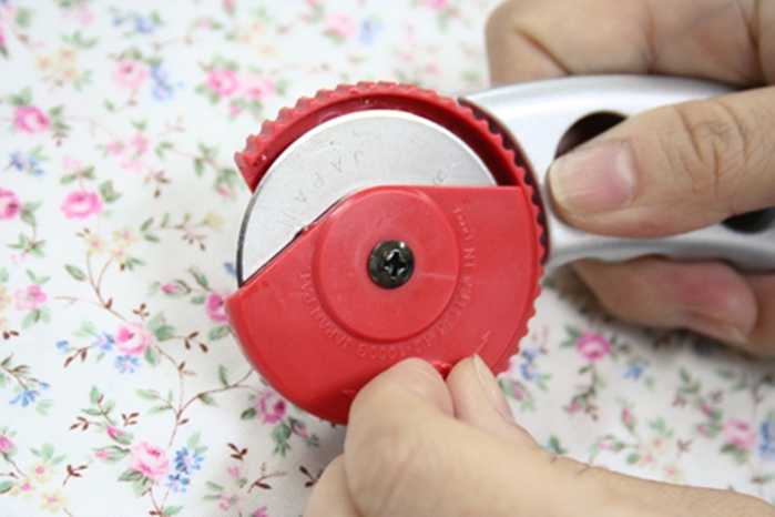 日本NT Cutter|滾輪式布料裁刀裁布刀拼布刀 ( RO-1000GP )