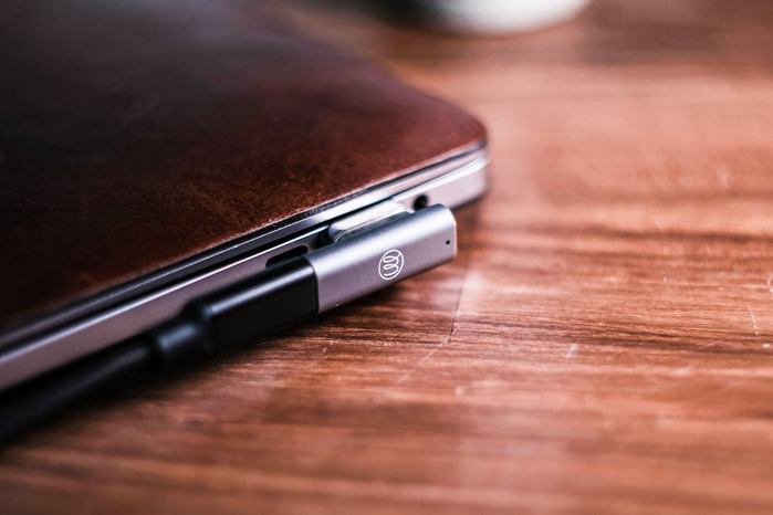 OneMore|iEasy USB-C L型磁吸轉接頭 L-Shape Magnetic Adapter(太空灰)